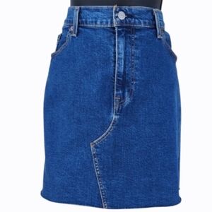 Levi's Denim Raw Edge Skirt Medium Blue Wash (16W)